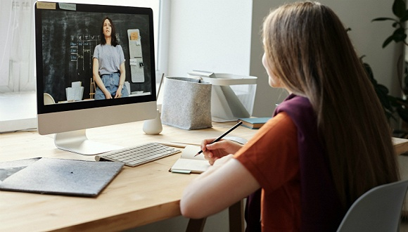 图片来源：Pexels-Julia M Cameron