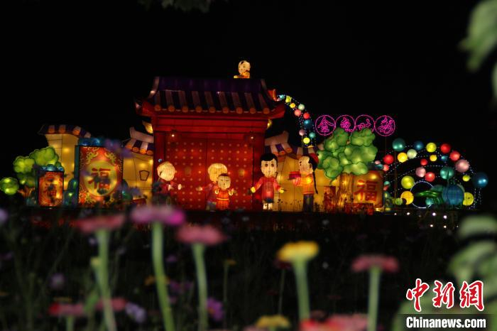 “全家福”花灯。　徐巧明 摄