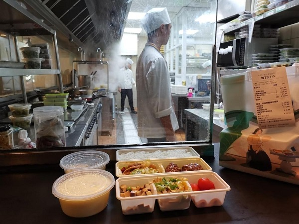 图说：和记小菜在外卖平台上推出一人食套餐 采访对象供图