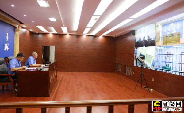 庭审现场。