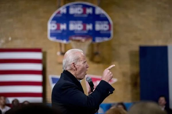 ▲资料图：拜登在竞选活动上讲话。（新华社）