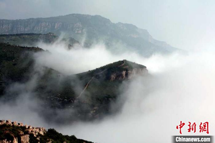     和顺境内峰峦叠嶂，森林茂密，植被覆盖率超过30%，气候清爽宜人，年平均气温仅有6.3摄氏度，夏天晚上睡觉还要盖上棉被，是绝佳的避暑胜地。和顺县新闻中心供图