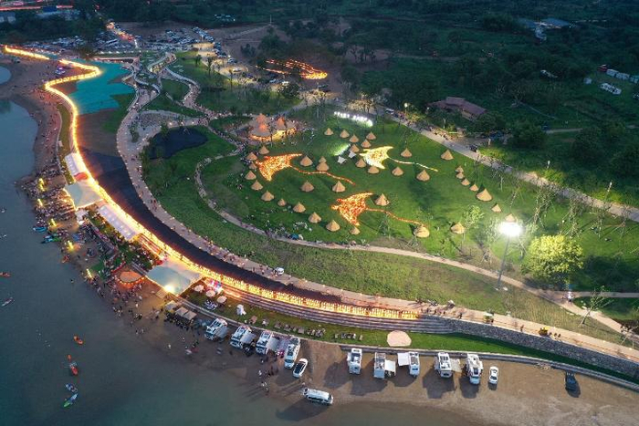 　　永嘉县楠溪江滩地音乐公园夜间经济集聚区 新华网发 永嘉县委宣传部供图