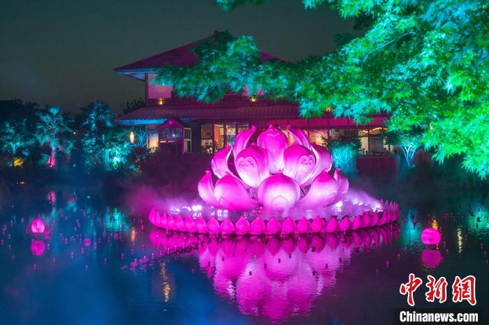 声光电融合“点亮”夜经济。　泱波 摄