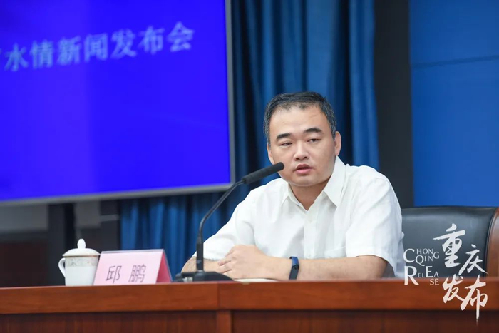 邱鹏回答提问  邹乐 摄