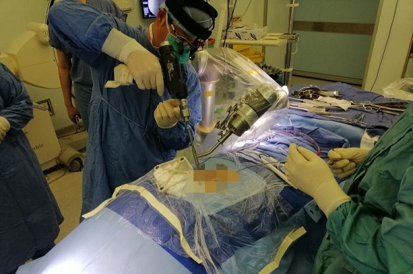 图说：仁济医院高难度脊柱手术  来源/院方供图