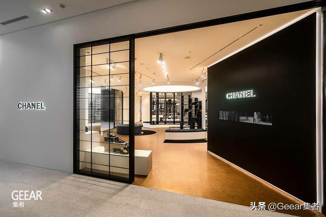 Chanel首家鞋履专卖店，女生抢着入手这款经典双色鞋？