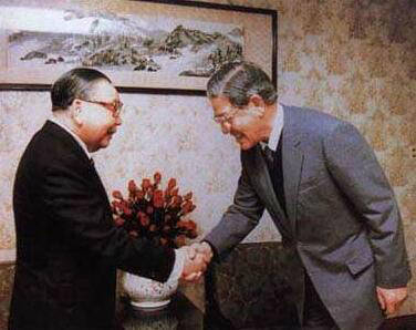 蒋经国和李登辉 图自中华网