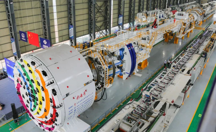 滇中新区生产的全国最大盾构机——“彩云号”  周凡 摄