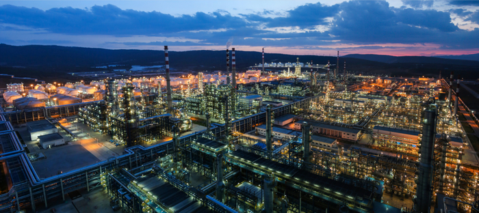 夜幕下的中石油云南分公司灯火辉煌 周凡 摄