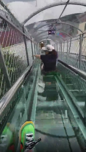 ▲虎谷峡微信公众号中玻璃滑道资料图