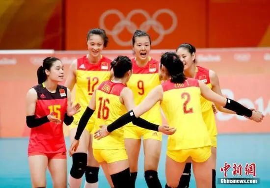 资料图：当地时间2016年8月14日，里约奥运会女排小组赛，中国女排在先赢一局情况下1:3遭美国女排逆转，小组赛2胜3负，以第4晋级八强。中新网记者 杜洋 摄