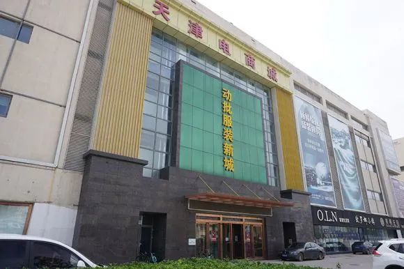 动批服装新城大楼 李凯旋摄