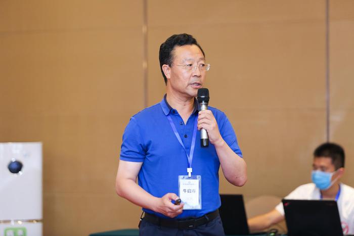 　甘肃省平凉市政协副主席牛启寿