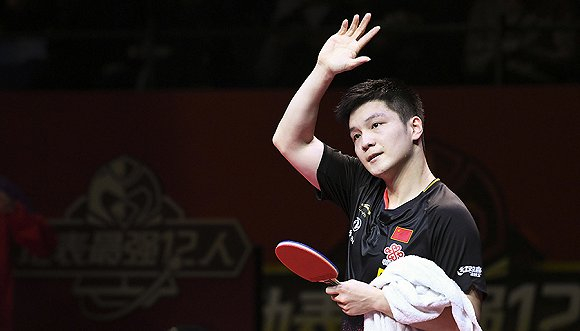 樊振东与马龙、许昕合作获得本次模拟赛男团冠军。图片来源：视觉中国