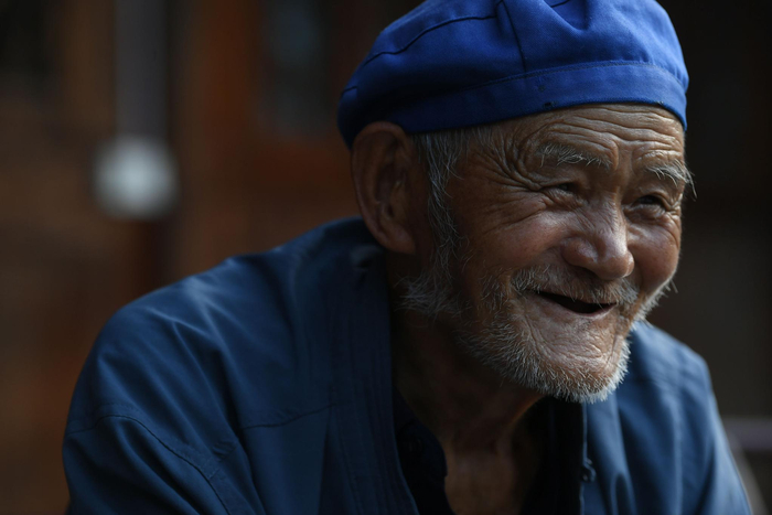 曹之和是寨子里年纪最大的老人。在自己亲手盖的木楼里，他拉扯大了7个子女。新京报记者 王颖 摄