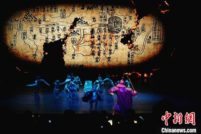 图为讲述丝路传奇的实景剧《回道张掖》。　阙道华 摄