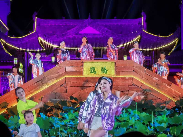  2020年8月，七夕文化晚会在江西新余仙女湖边彩排。 澎湃新闻记者 熊丰 摄