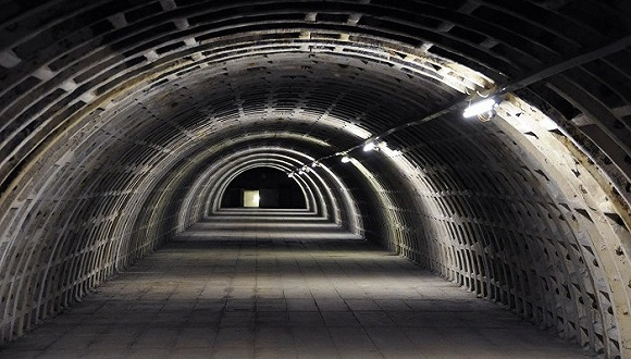 伦敦地铁北线下方的深层掩体之局部，位于伦敦南部的克拉彭地区。图片来源：Bradley Garrett