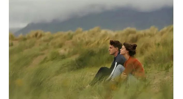 ▲《正常⼈》剧照。