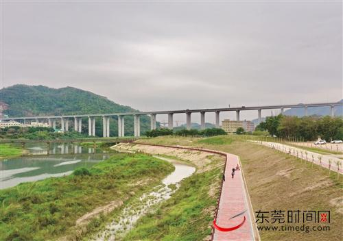 ■石马河清溪段，昔日的“乌龙江”，现在成为周边群众休闲的“网红地”