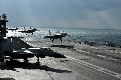 未出先火!中国076型“两攻”掀起大讨论,霸气“小航母”究竟长啥样?