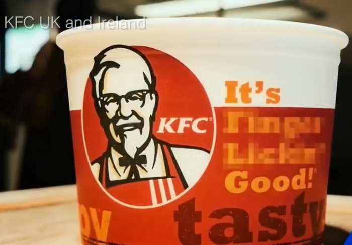 “吮指”字样已被模糊处理 视频截图