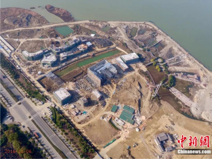 建设《八佰》外景地的照片。苏州华谊兄弟电影世界供图