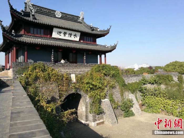 苏州盘门，进了这个门，就是女儿国了。中新社记者 钟升 摄