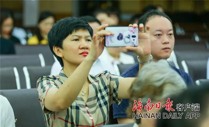 讲坛现场。海南日报记者张茂 摄