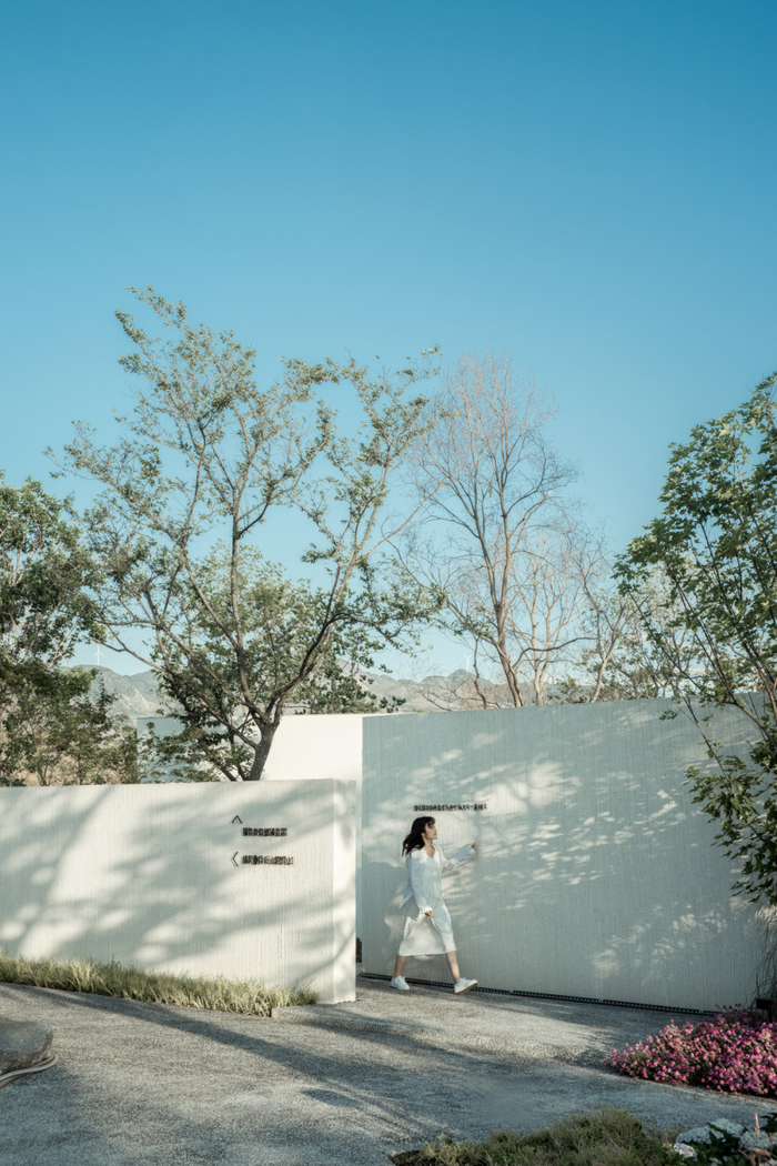 随着渝昆/成昆高铁建设通车，川渝区域居民坐上高铁到达昆明南站，并迅速接驳呈澄、澄川高速，直达龙湖抚仙湖·星空小镇。