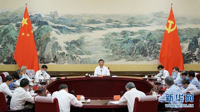 8月24日，中共中央总书记、国家主席、中央军委主席习近平在中南海主持召开经济社会领域专家座谈会并发表重要讲话。新华社记者 李学仁 摄