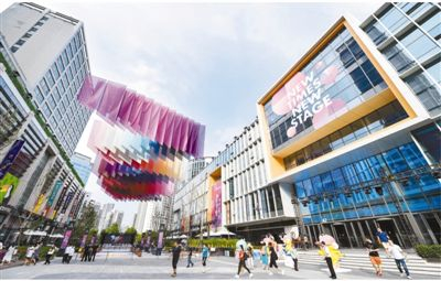 图为改造后的望京小街。 人民视觉