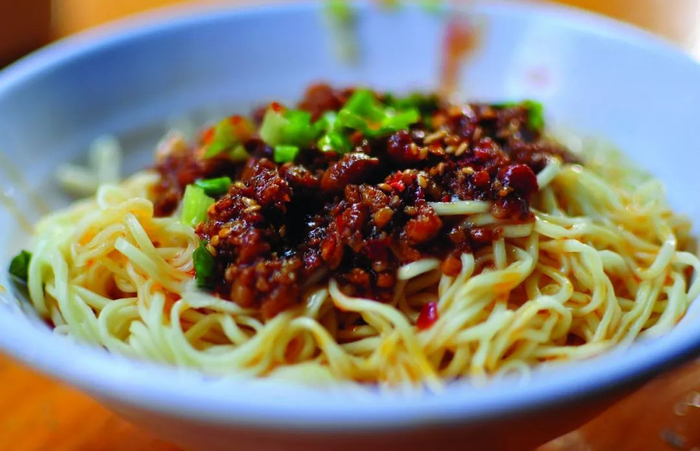 万州炸酱面 冉孟军 摄