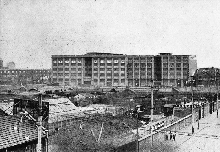 △1937年淞沪会战爆发前，侵华日军拍摄的上海闸北四行仓库。