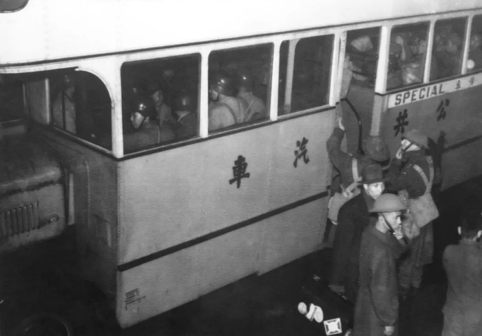 △撤出四行仓库的战士