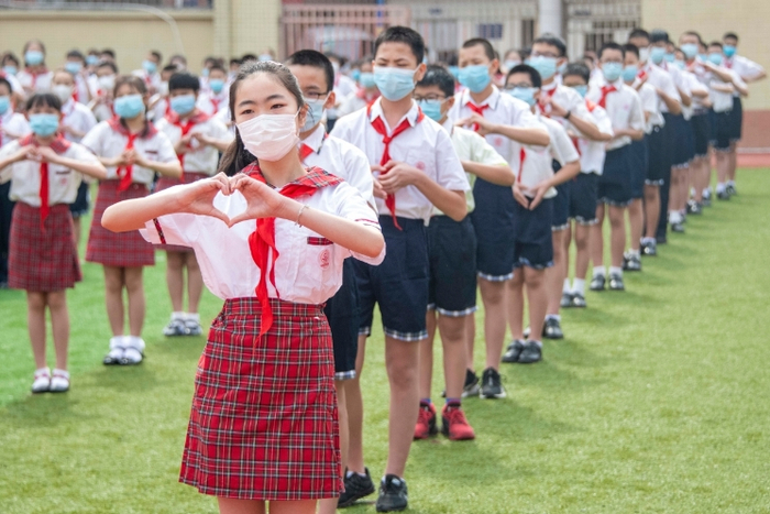  白云区马务小学师生们齐做手语操《听我说谢谢你》。 广州日报全媒体记者李波 摄