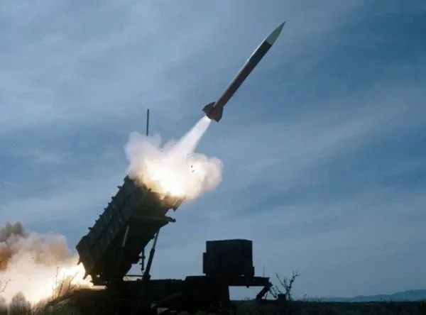 ▲资料图片：美陆军“爱国者”-2“制导增强型”防空导弹试射资料图。（美陆军官网）
