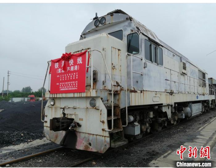 该班列预计将实现至少每周两班的发运频率。　申冉 摄