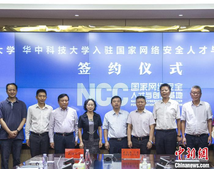 图为，签约现场 徐金波 摄