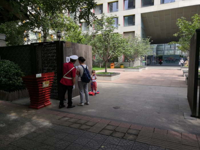 当代MOMA小区重新开放的南一、二门