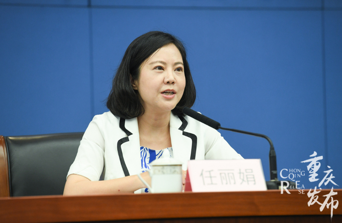 任丽娟回答记者提问 邹乐 摄