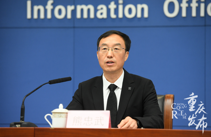 熊忠武回答记者提问 邹乐 摄