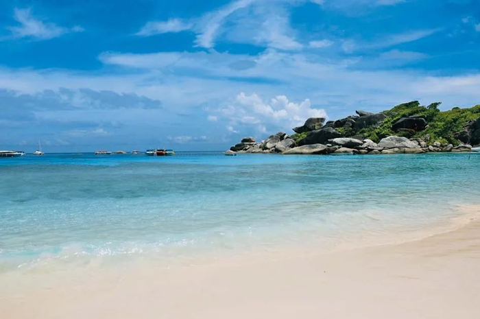 斯米兰的牛奶沙滩、果冻海。邹谨忆摄