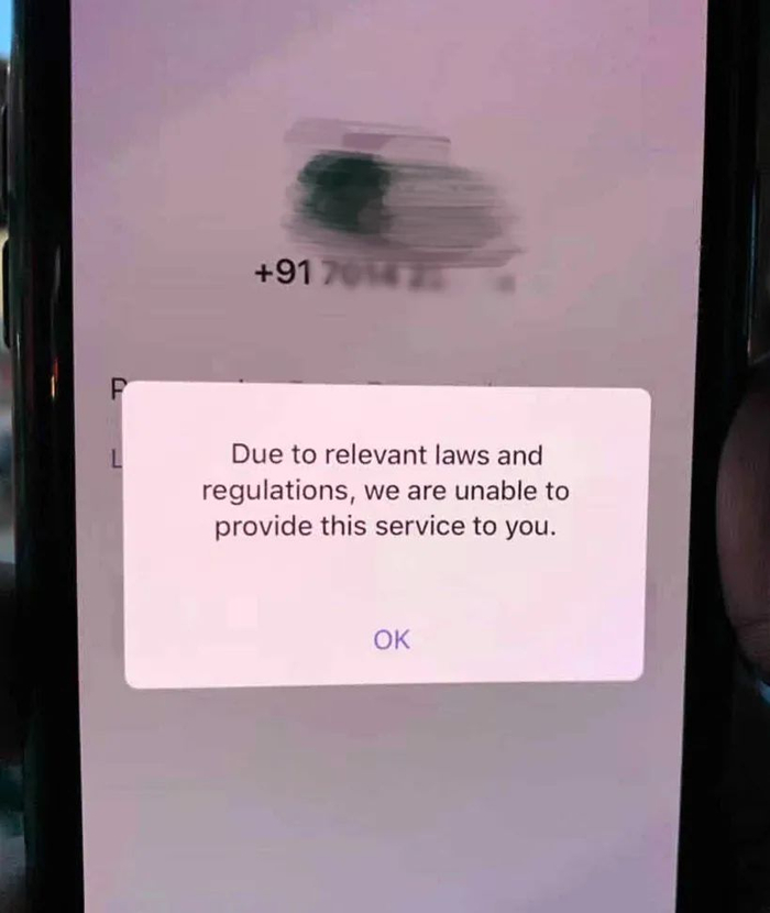 用印度手机号注册的微信在发送消息时会弹出一个信息框：“根据相关的法律法规，我们现在不能向你提供这项服务。” 作者微信朋友圈截屏图