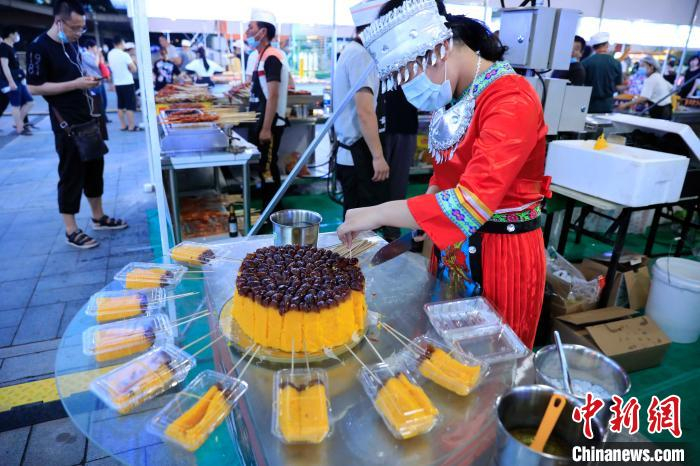 拉动夜经济。　沈殿成 摄