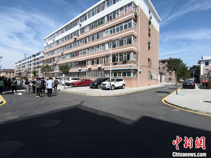 始建于上世纪六七十年代的老旧小区，焕发新生。　李新锁 摄
