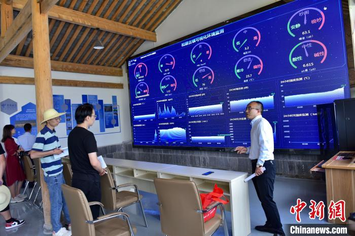 图为和顺古镇综合可视化大屏。　侯开旷 摄