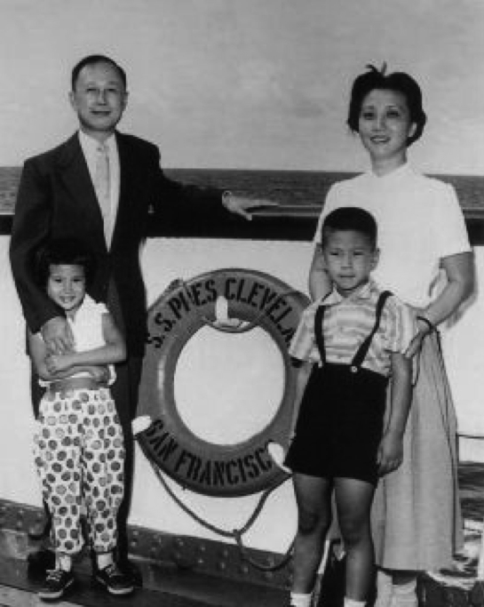 1955年10月8日，钱学森冲破重重阻力回到祖国。图|新华社