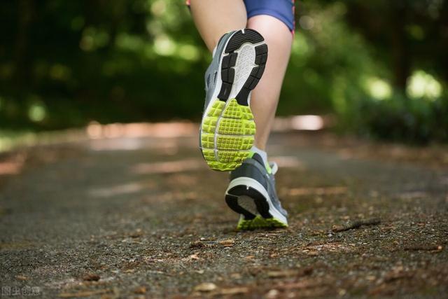 怎么跑步减肥，燃脂效果最高？从慢跑过渡到间歇跑
